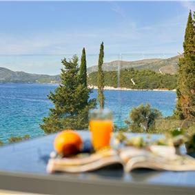 6 Bedroom Seafront Villa with Pool near Slano, Sleeps 12-14